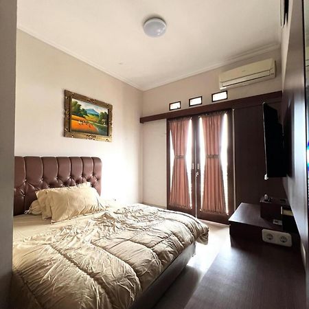 Hens Guesthouse Syariah Gadobangkong Esterno foto