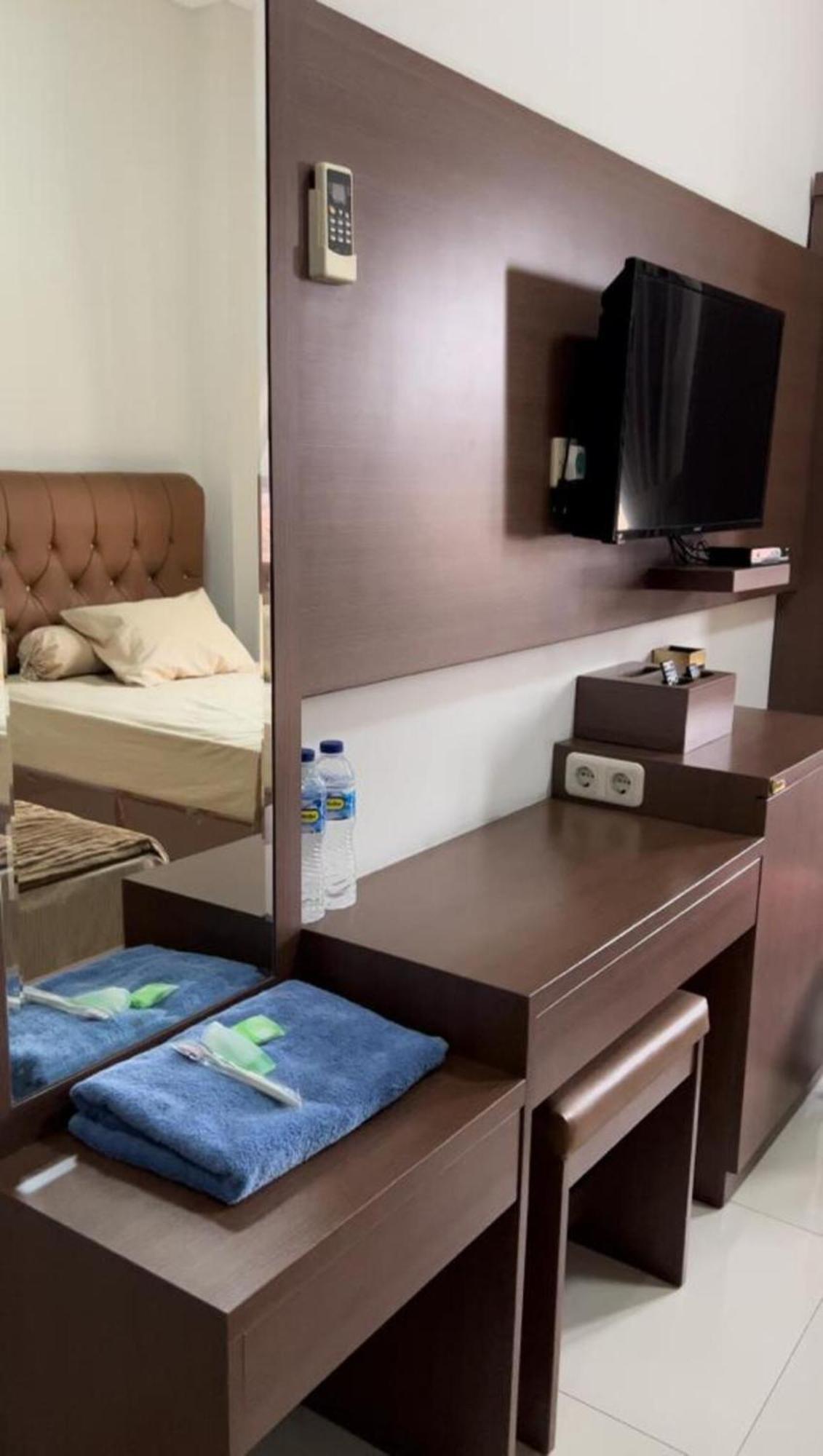 Hens Guesthouse Syariah Gadobangkong Esterno foto
