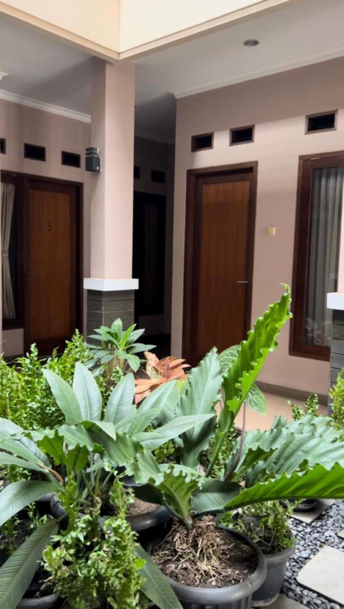 Hens Guesthouse Syariah Gadobangkong Esterno foto
