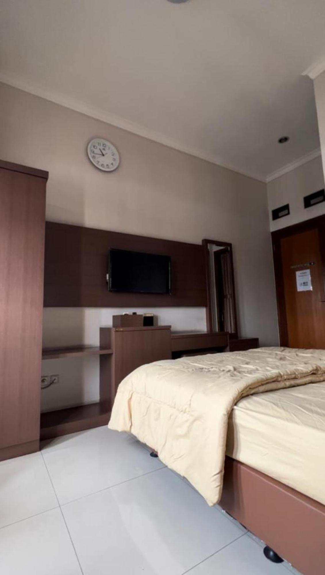 Hens Guesthouse Syariah Gadobangkong Esterno foto